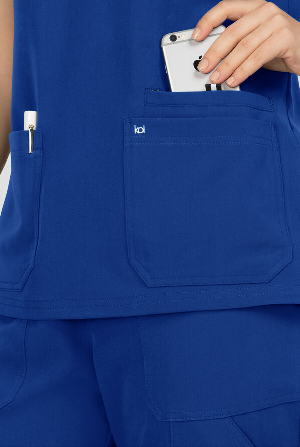 Blusa m&eacute;dica Koi Next Gen Hustle and Hear con cuello en V y 3 bolsillos para mujer - Galaxy - 3