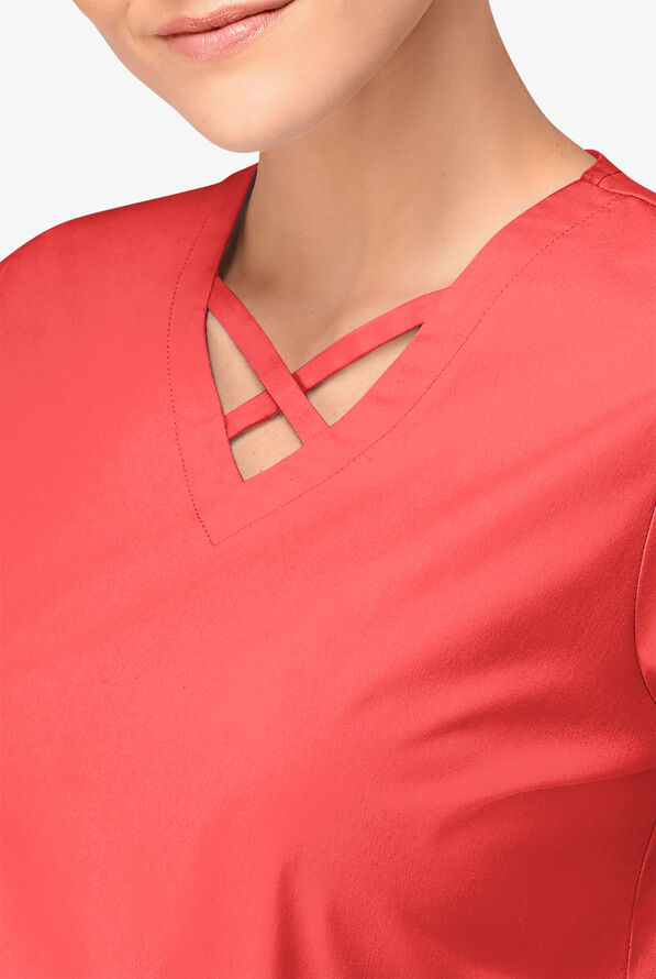 Blusa m&eacute;dica UA Butter-Soft STRETCH con lazos entrecruzados y 4 bolsillos para mujer - Radiant Red - 3