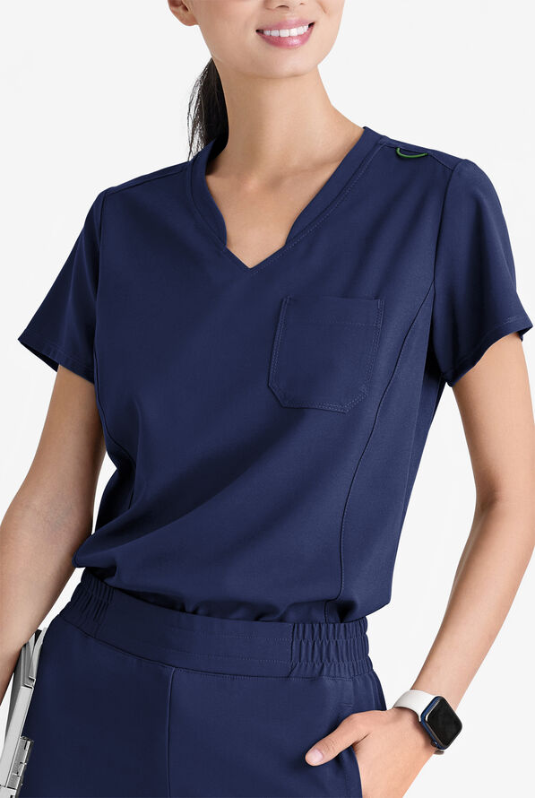 Blusa médica Grey's Anatomy by Barco Evolve STRETCH Sway con cuello en V y 1 bolsillo para mujer - Indigo - 2