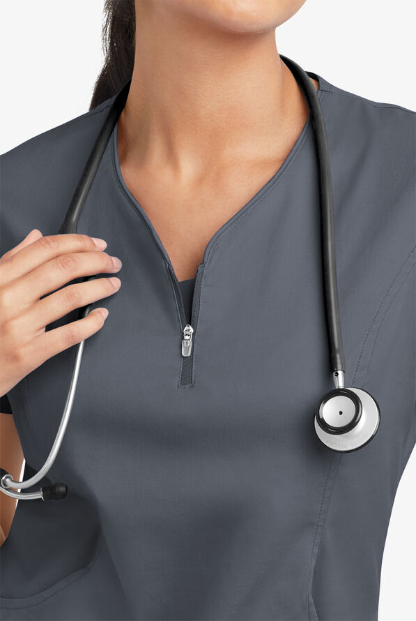 Blusa m&eacute;dica UA Butter-Soft STRETCH con cremallera en el cuello curvo y 4 bolsillos para mujer - Pewter - 5