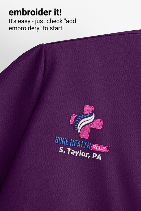 Blusa m&eacute;dica Med Couture Touch STRETCH con cuello en V, paneles laterales acanalados, fald&oacute;n camisero y 3 bolsillos para mujer - Eggplant - 5