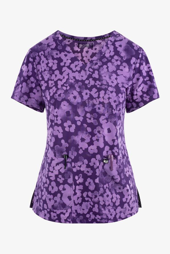 Blusa m&eacute;dica estampada koi Next Gen Tonal Cheetah Grape/Wisteria STRETCH con cuello en V y 2 bolsillos para mujer - null - 1