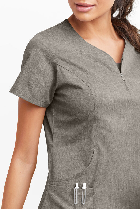 Blusa m&eacute;dica UA Butter-Soft STRETCH con cremallera en el cuello curvo y 4 bolsillos para mujer - Heather Grey - 3