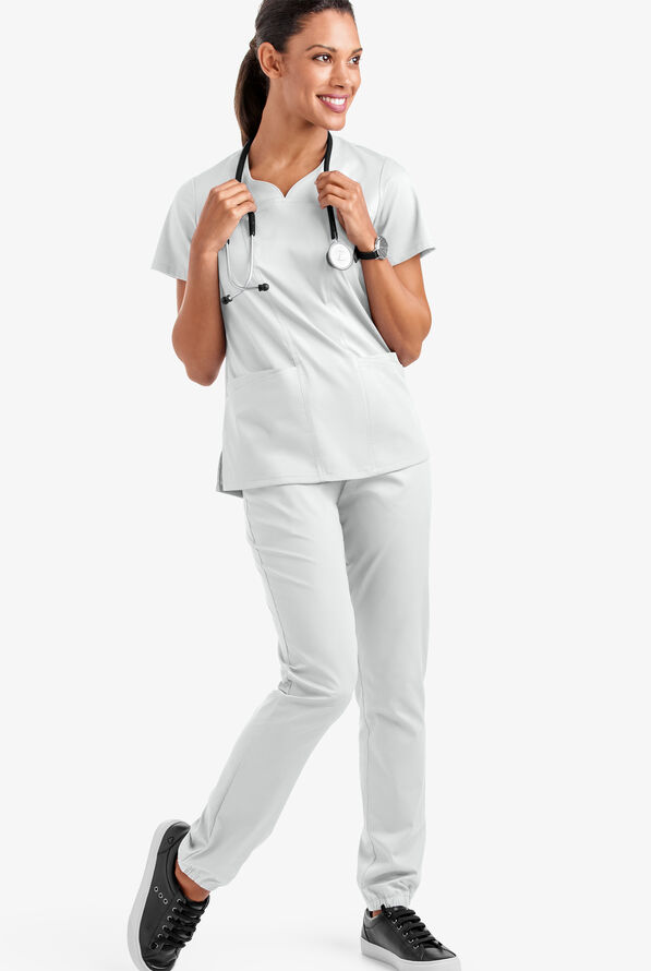 Blusa médica UA Butter-Soft STRETCH con escote corazón y 4 bolsillos para mujer - White - 2