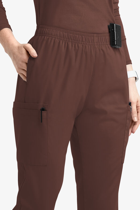 Pantalón médico Butter-Soft Originals estilo jogger cargo con 7 bolsillos y piernas pitillo para mujer - French Roast - 2