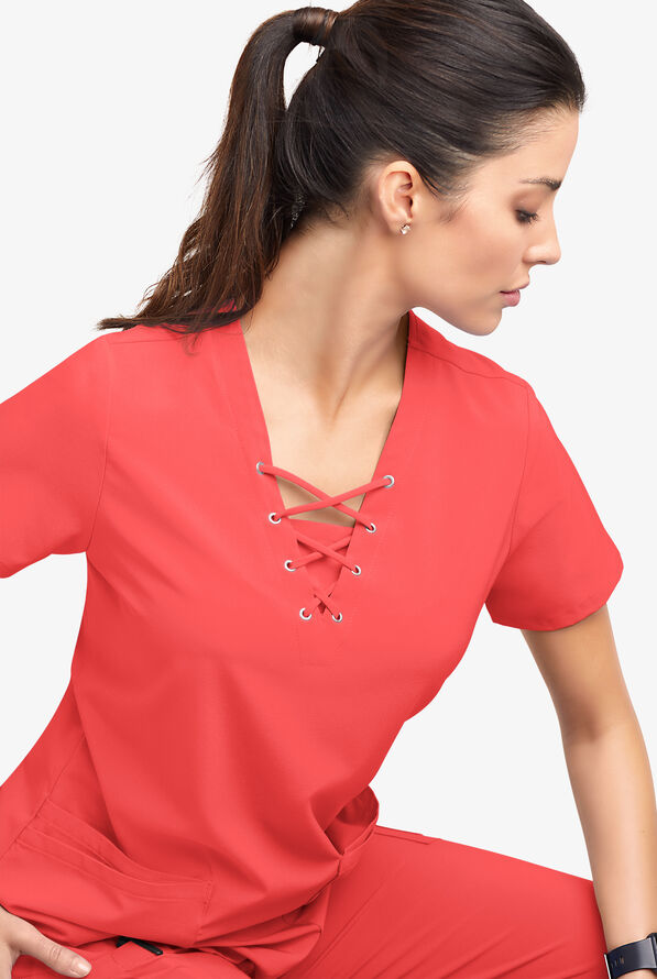 Blusa m&eacute;dica Easy STRETCH Gisele con cordones en el cuello en V y 4 bolsillos para mujer - Radiant Red - 5