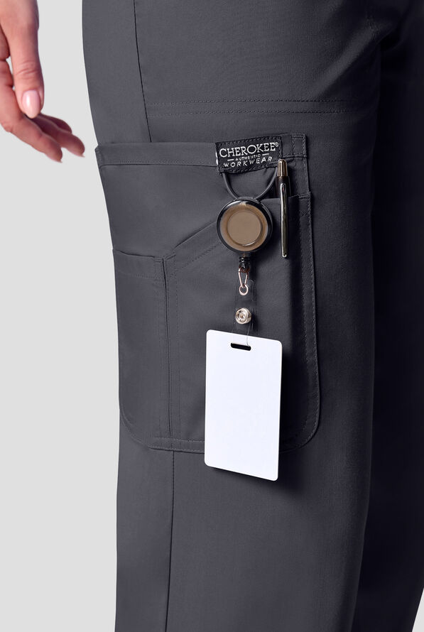 Pantal&oacute;n m&eacute;dico Cherokee Workwear Revolution STRETCH con piernas rectas y 12 bolsillos para mujer - Pewter - 3