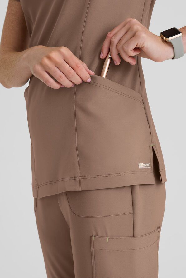 Blusa m&eacute;dica Grey's Anatomy by Barco Evolve STRETCH Sky con cuello con muesca y 2 bolsillos para mujer - Driftwood - 3