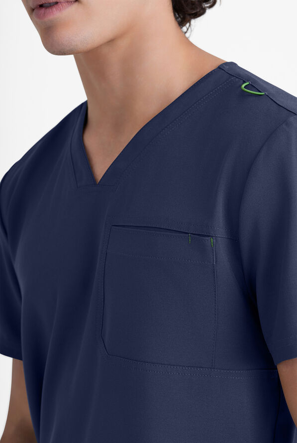 Camisa m&eacute;dica Grey's Anatomy by Barco Evolve STRETCH Journey con cuello en V y 1 bolsillo para hombre - Indigo - 4