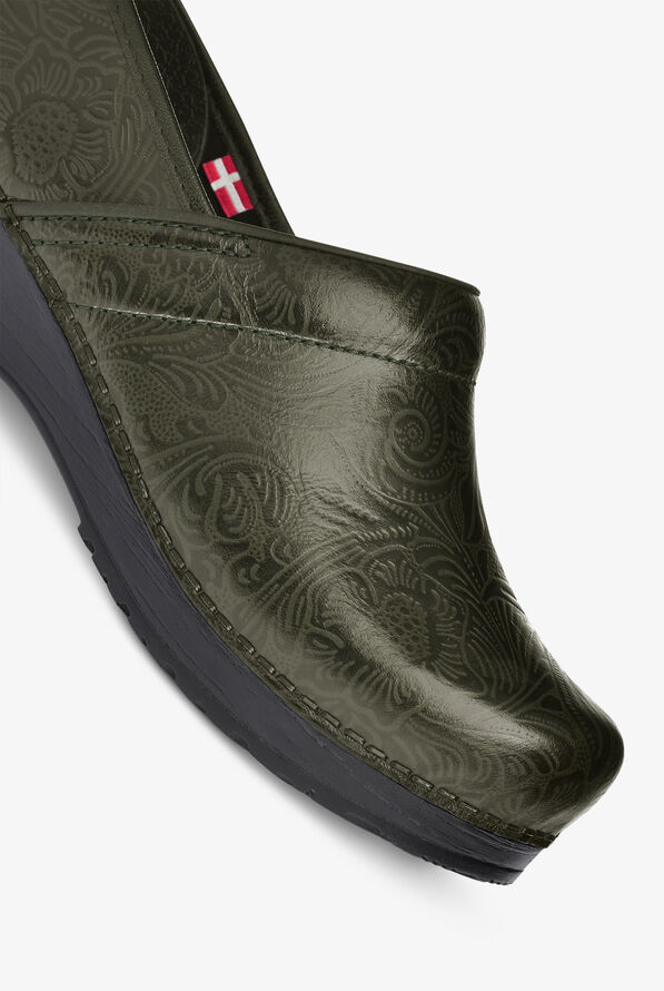 sanita nursing clogs