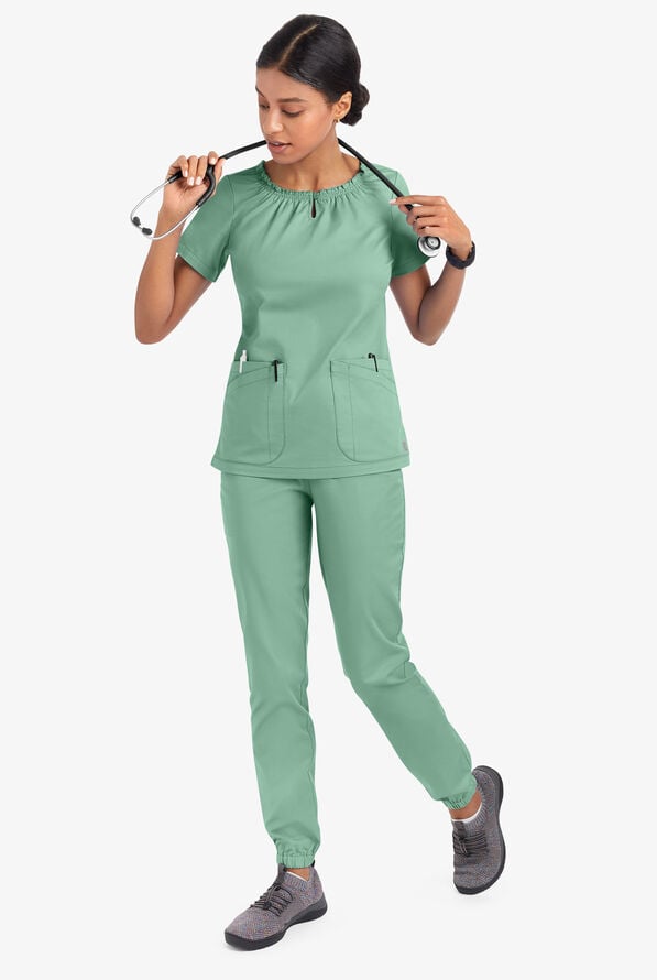 Blusa m&eacute;dica UA Butter-Soft STRETCH estilo campesina con mangas cortas y 6 bolsillos para mujer - Water Mint - 5