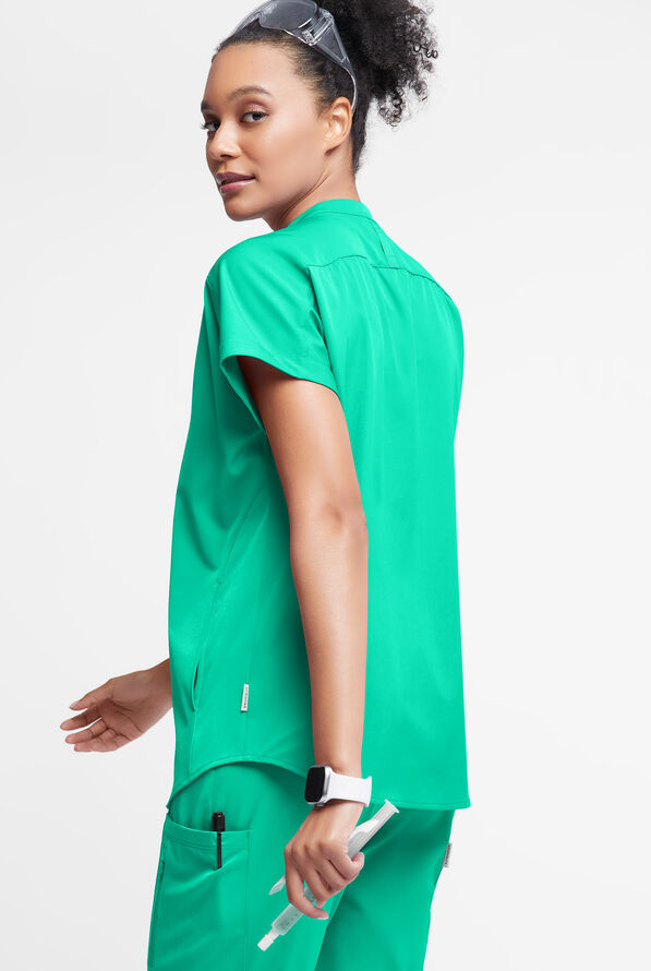 Blusa médica WhisperLite Aerin con mangas dolmán y 3 bolsillos para mujer - Dynasty Green - 5