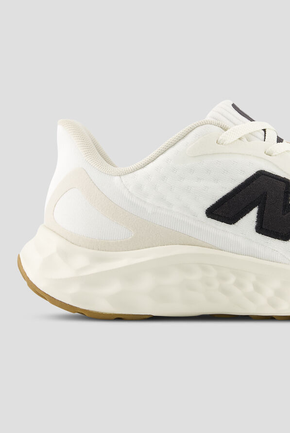 New Balance Women's Fresh Foam Arishi v4 Sea Salt / Linen Athletic Lace Up Shoes - null - 4