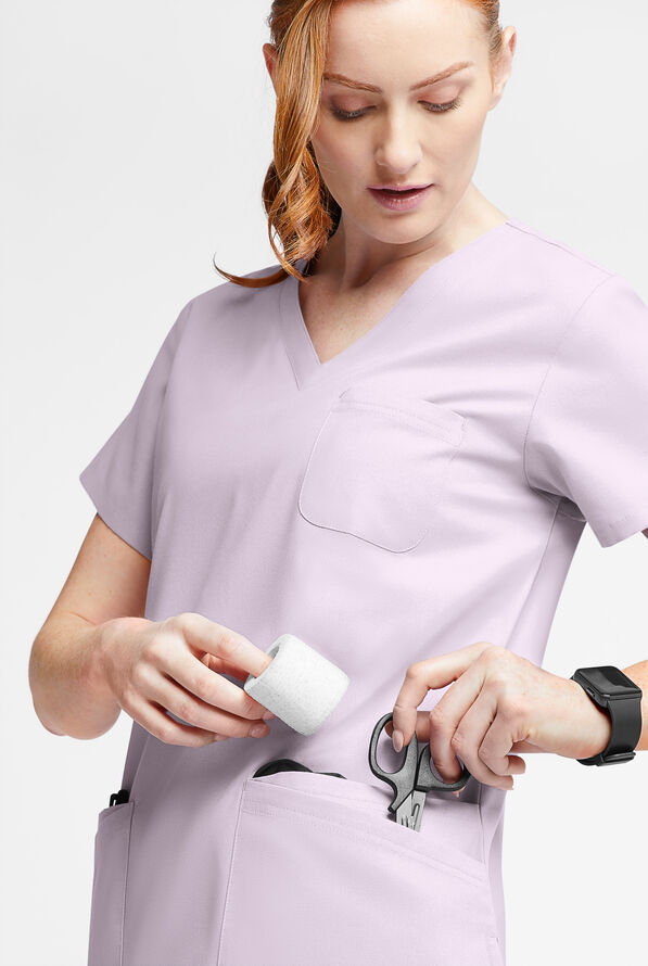 Blusa m&eacute;dica Butter-Soft Originals con cuello en V curvo y 7 bolsillos para mujer - Orchid Petal - 4