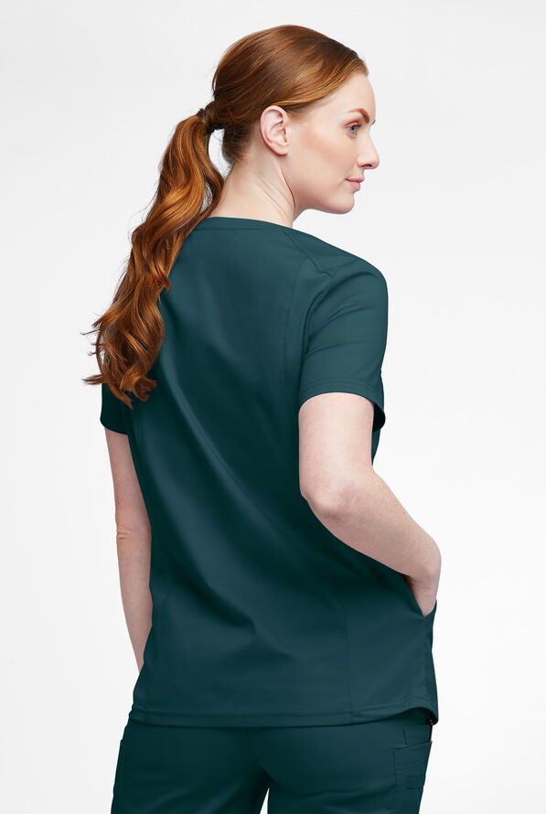 Blusa m&eacute;dica UA Butter-Soft STRETCH con detalle tejido y 3 bolsillos para mujer - Caribbean Blue - 4