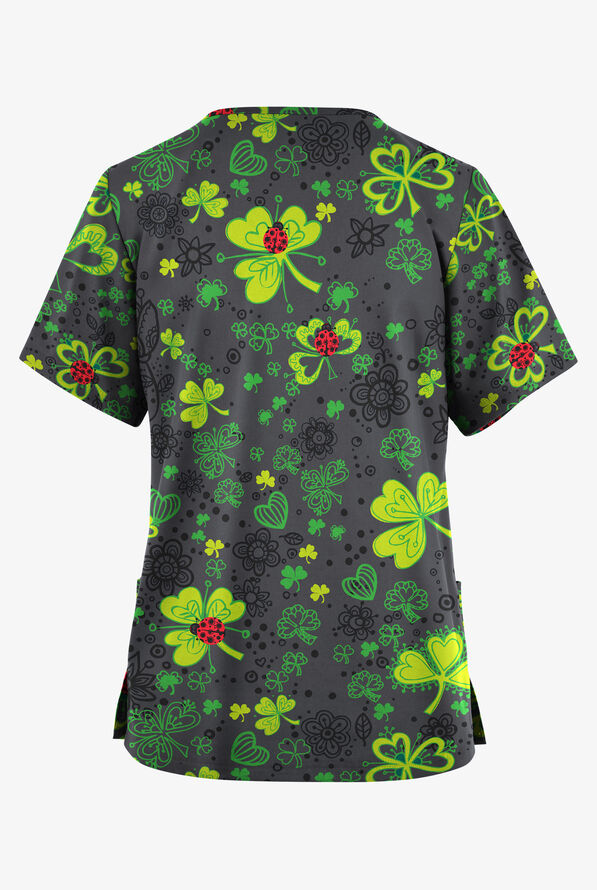 Blusa médica estampada Butter-Soft Originals Ladies and Clovers Pewter de corte clásico con cuello en V y 2 bolsillos para mujer - null - 2