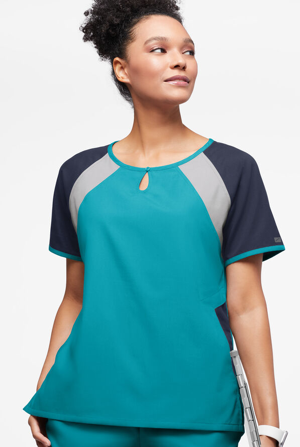 Blusa m&eacute;dica Butter-Soft Originals Tri-Colorblock con cuello ojo de cerradura y 3 bolsillos para mujer - Teal/Navy/Silver - 3