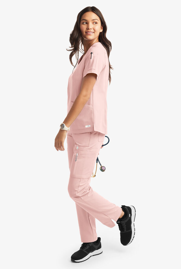 Blusa m&eacute;dica ReSurge by Butter-Soft con cuello en V y 6 bolsillos para mujer **Ligeramente IRREGULAR** - Sweet Pink - 5