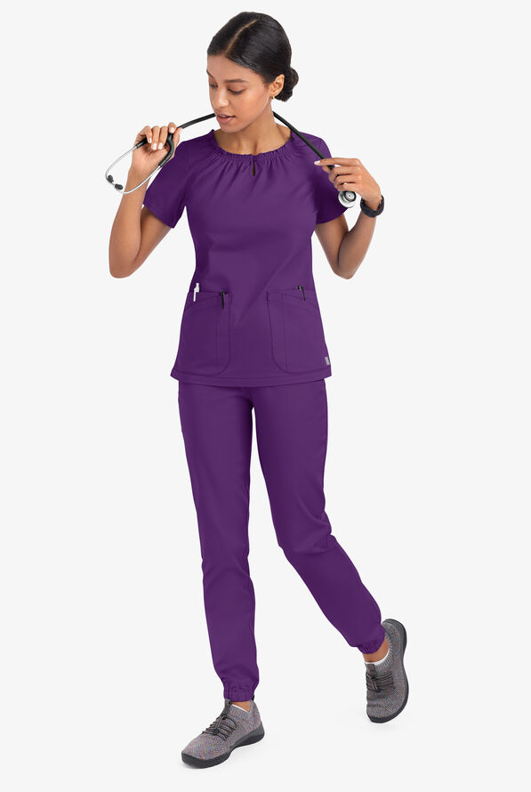 Blusa m&eacute;dica UA Butter-Soft STRETCH estilo campesina con mangas cortas y 6 bolsillos para mujer - Eggplant - 5