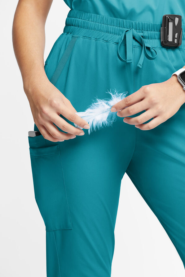 Pantalón médico WhisperLite Calla Petite estilo cargo con pierna fruncida y 6 bolsillos para mujer - Teal - 4