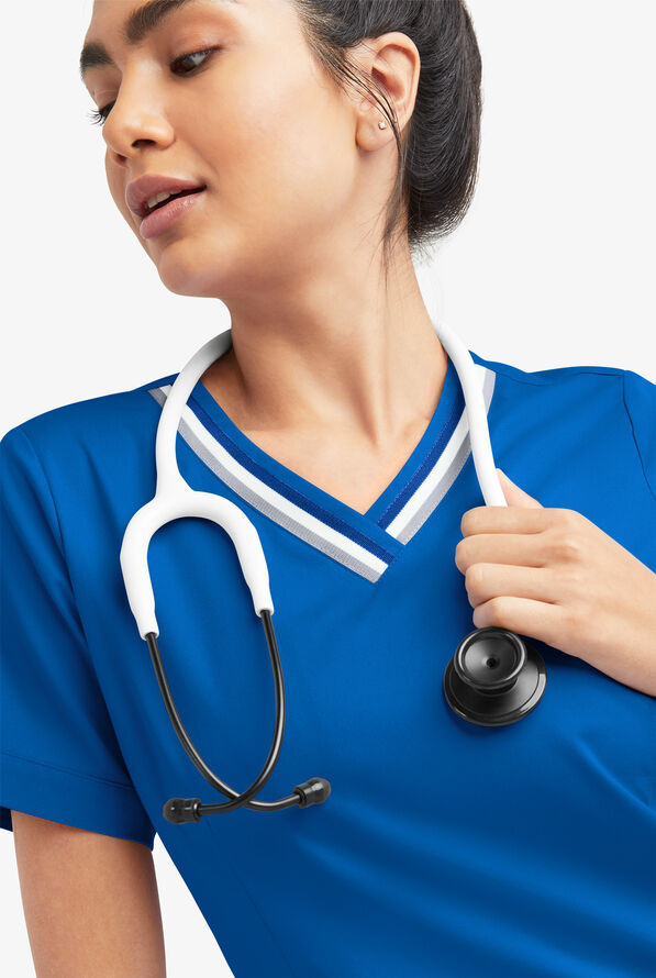 Blusa m&eacute;dica UA Butter-Soft STRETCH con cuello en V con ribete deportivo y 5 bolsillos para mujer - Royal - 5