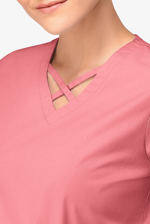 Blusa m&eacute;dica UA Butter-Soft STRETCH con lazos entrecruzados y 4 bolsillos para mujer - Guava Fizz - 3