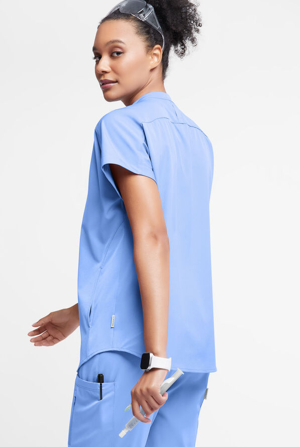 Blusa médica WhisperLite Aerin con mangas dolmán y 3 bolsillos para mujer - Ceil Blue - 5