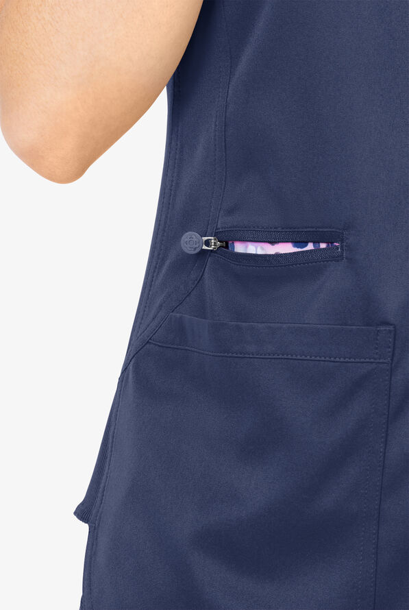 Blusa médica Bella by Zavate Daisy STRETCH con paneles laterales acanalados y 3 bolsillos para mujer exclusiva de UA - Navy - 4