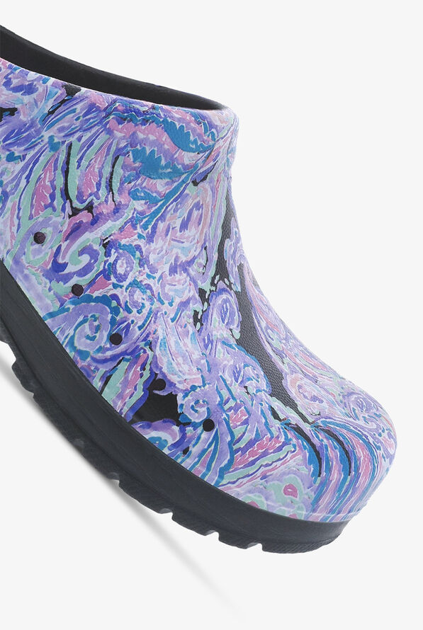 backless nursing clogs