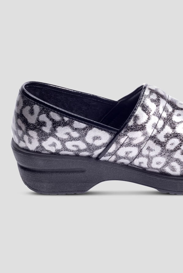 Savvy Brandy Winter Leopard Nursing Shoes - null - 4