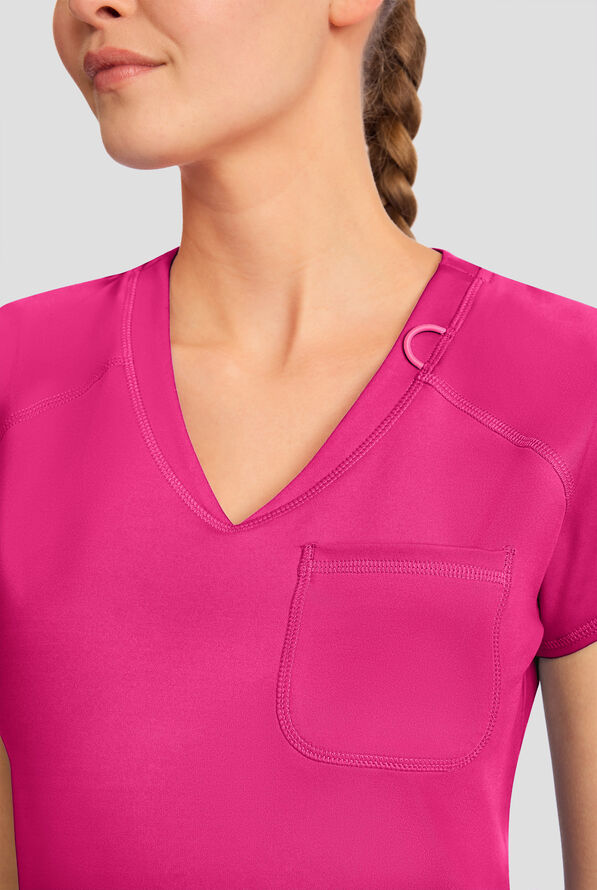 Blusa m&eacute;dica Med Couture Amp Knit STRETCH con cuello en V y 3 bolsillos para mujer - Pink Power - 3
