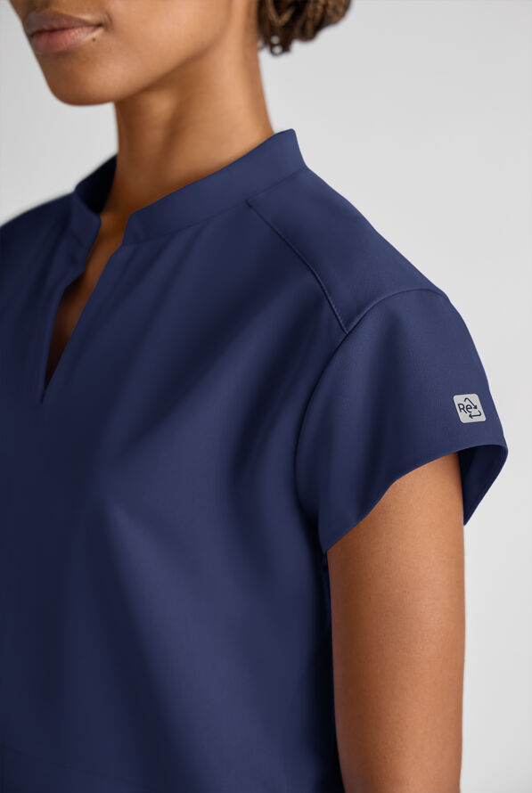 Blusa m&eacute;dica ReSurge STRETCH con mangas dolm&aacute;n y 2 bolsillos para mujer - Navy - 4