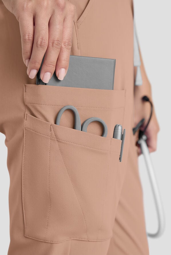 Pantal&oacute;n m&eacute;dico ReSurge Topaz con cord&oacute;n ajustable y 11 bolsillos para mujer - Warm Terrazzo - 3