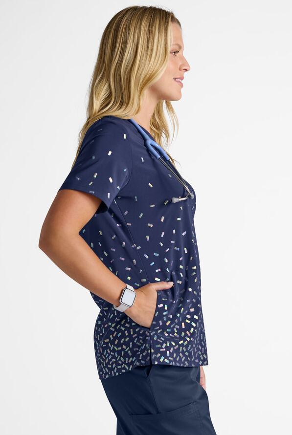 Blusa m&eacute;dica estampada Butter-Soft STRETCH Funfetti Navy con cuello en V para mujer - null - 2