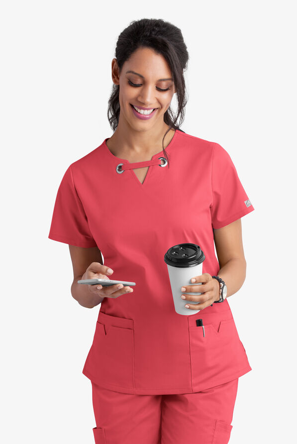Blusa m&eacute;dica UA Butter-Soft STRETCH con ojales y 4 bolsillos para mujer - Coral Spice - 7