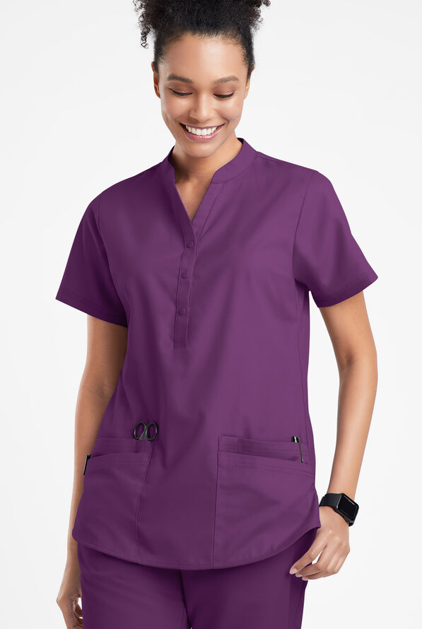 Blusa médica Butter-Soft Originals con cuello mao y 6 bolsillos para mujer - Eggplant - 2