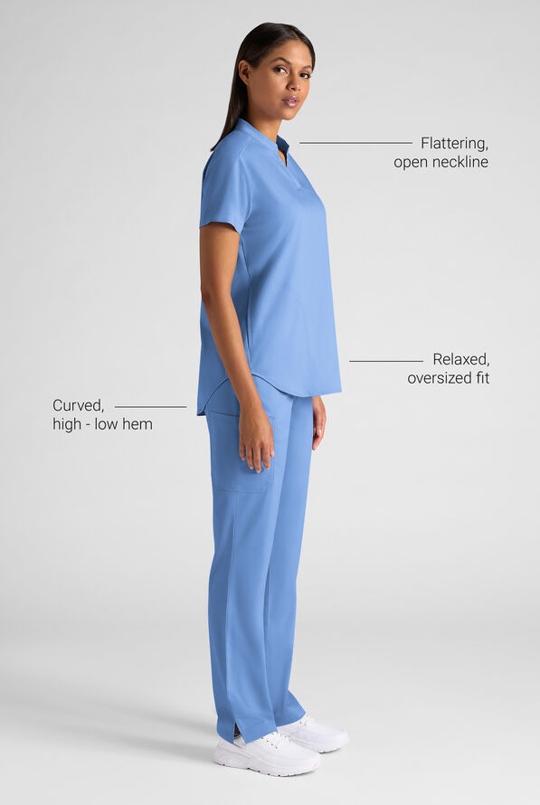 Blusa m&eacute;dica holgada Butter-Soft STRETCH FLXTEK estilo Henley con 2 bolsillos para mujer - Ceil Blue - 3