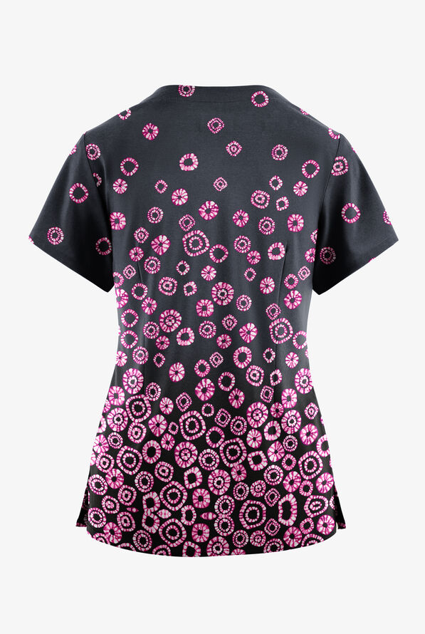 Blusa médica estampada Butter-Soft Originals Jakarta Border Pewter con cuello festoneado y 2 bolsillos para mujer - null - 2