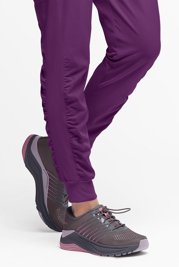 Pantalón médico WhisperLite Calla Petite estilo cargo con pierna fruncida y 6 bolsillos para mujer - Eggplant - 5