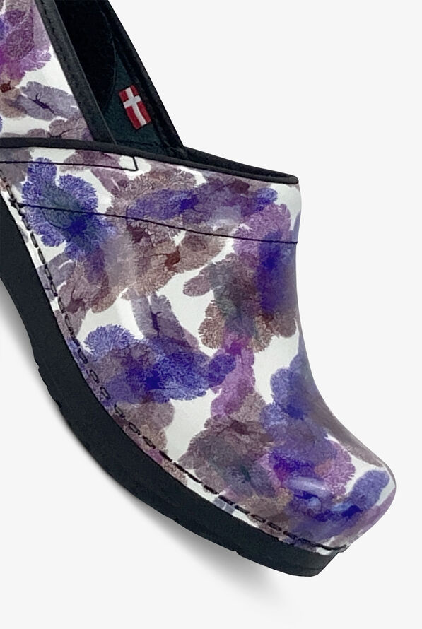 sanita nursing clogs