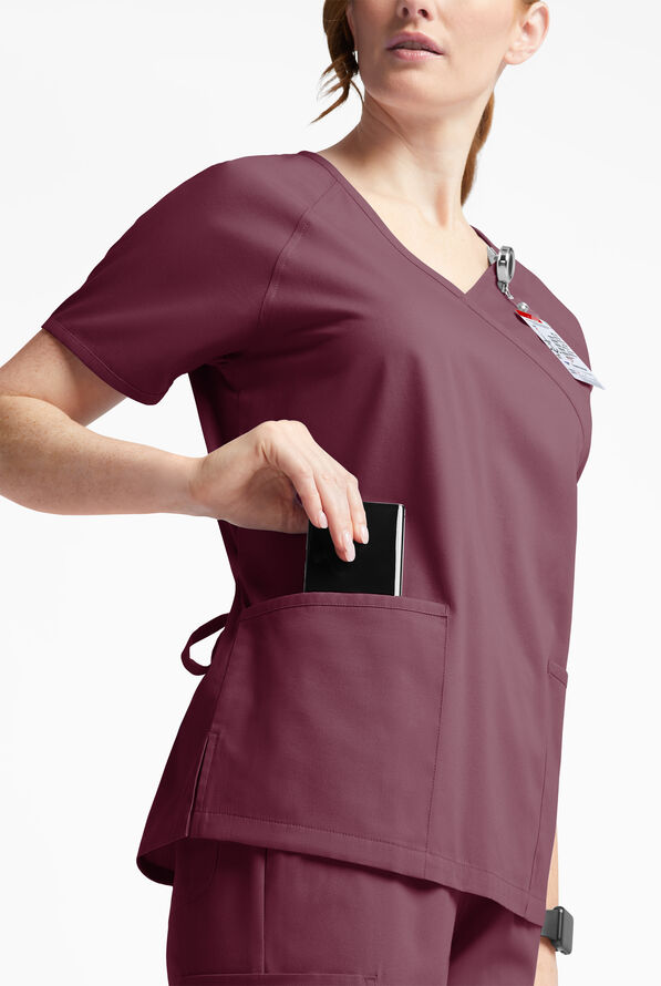 Blusa médica Butter-Soft Originals estilo cruzado con 3 bolsillos para mujer - Wine - 4