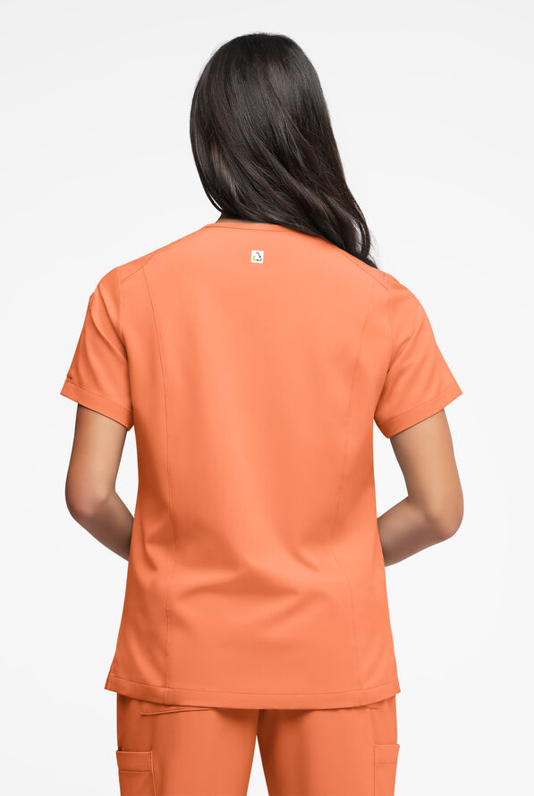 Blusa médica ReSurge Ruby con cuello en V y 5 bolsillos para mujer - Coral Haze - 4