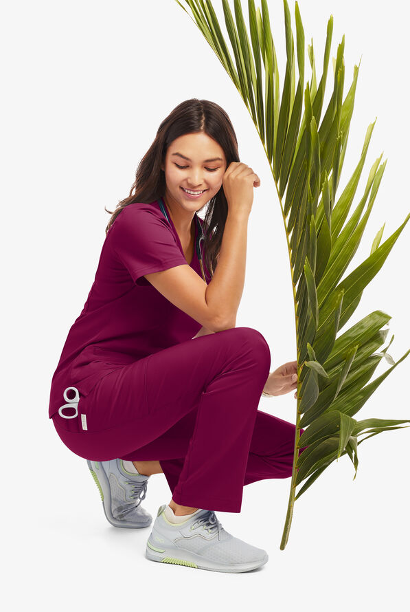Pantal&oacute;n m&eacute;dico ReSurge by Butter-Soft Petite estilo yoga con 6 bolsillos para mujer **Ligeramente IRREGULAR** - Wine - 8