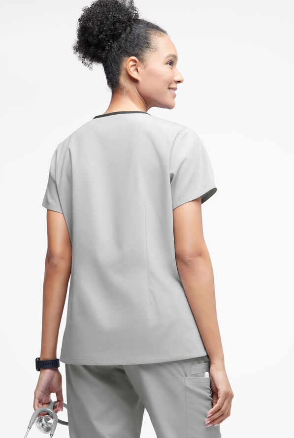 Blusa m&eacute;dica Butter-Soft Originals con cuello entrecruzado en contraste y 3 bolsillos para mujer - Silver/Black - 3