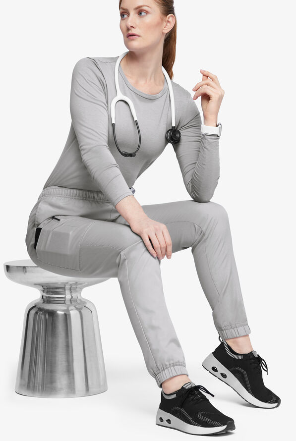 Butter-Soft Originals Women's 7-Pocket Tapered Jogger Cargo Scrub Pants - Petite - Silver - 4