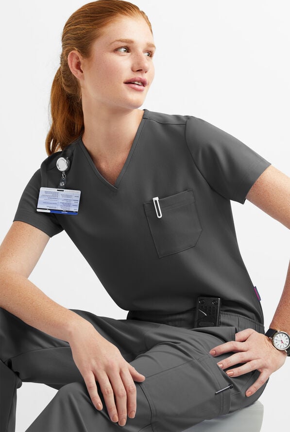 Blusa m&eacute;dica MOVEMENT by Butter-Soft Ceti con cuello en V y 1 bolsillo para mujer - Pewter - 4