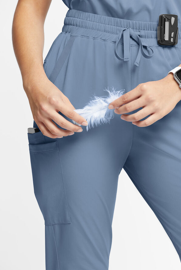 Pantalón médico WhisperLite Calla Petite estilo cargo con pierna fruncida y 6 bolsillos para mujer - Indigo Batik - 4