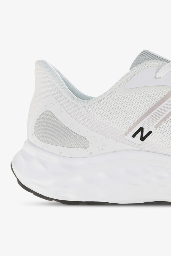 New Balance Men's Fresh Foam Arishi White/Light Aluminum Athletic Lace Up Nursing Shoes - White - 4