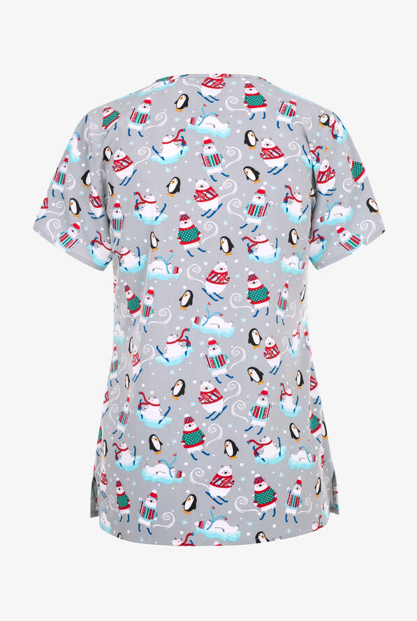 Blusa médica estampada Zoe & Chloe 'Tis the Ski-son STRETCH con cuello en V y 2 bolsillos para mujer - null - 2