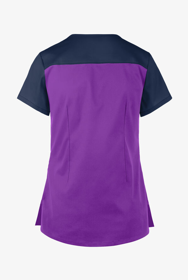 Blusa m&eacute;dica UA Butter-Soft STRETCH asim&eacute;trica con 5 bolsillos para mujer - Wild Plum/Navy - 3